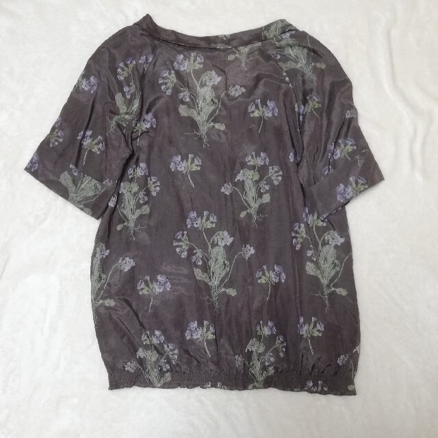 GAP(ギャップ)の新品 未使用  花柄 ブラウス トップス ブラウン 綿 絹 シルク  GAP レディースのトップス(Tシャツ(半袖/袖なし))の商品写真