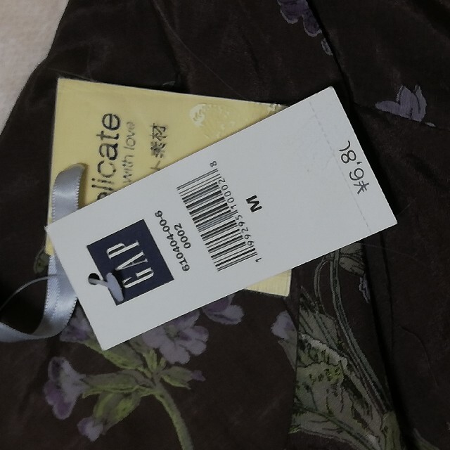 GAP(ギャップ)の新品 未使用  花柄 ブラウス トップス ブラウン 綿 絹 シルク  GAP レディースのトップス(Tシャツ(半袖/袖なし))の商品写真