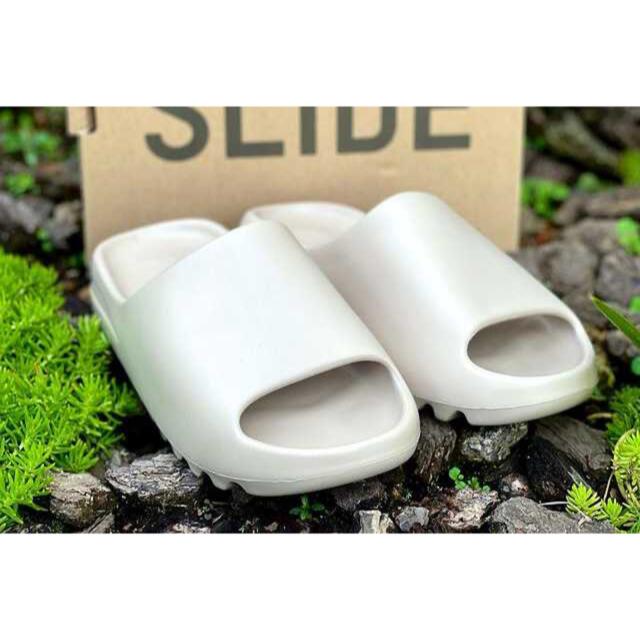 adidas(アディダス)の28.5 adidas Yeezy Slide Pure イージー ピュア メンズの靴/シューズ(サンダル)の商品写真