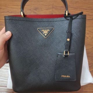 PRADA - スモール サフィアーノレザー プラダ パニエ バッグの通販｜ラクマ