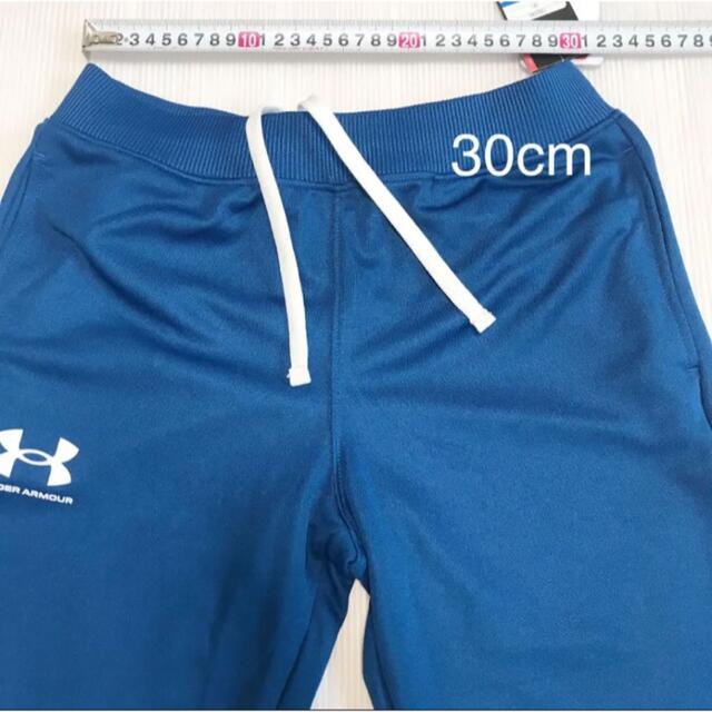 UNDER ARMOUR(アンダーアーマー)の送料無料 新品 underarmour UA トラックパンツ 160 キッズ/ベビー/マタニティのキッズ服男の子用(90cm~)(パンツ/スパッツ)の商品写真