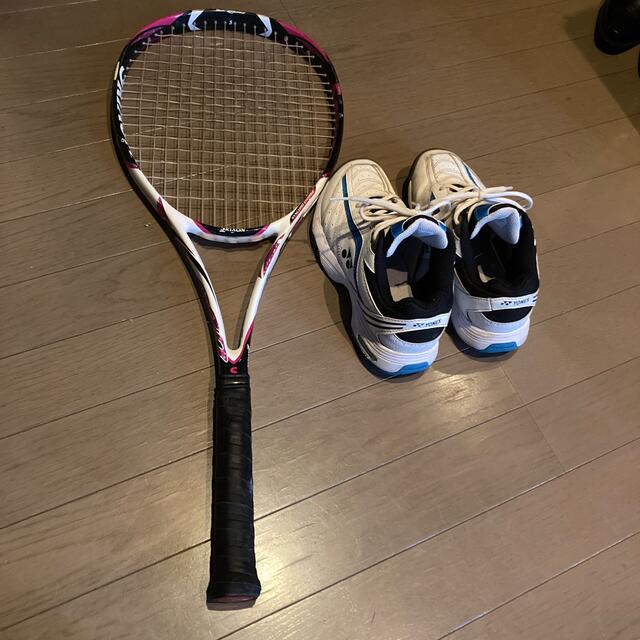 テニスラケットとシューズのセット チケットのスポーツ(テニス)の商品写真