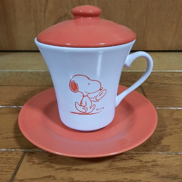 SNOOPY(スヌーピー)のスヌーピー 蓋付きマグカップ&ソーサー インテリア/住まい/日用品のキッチン/食器(グラス/カップ)の商品写真