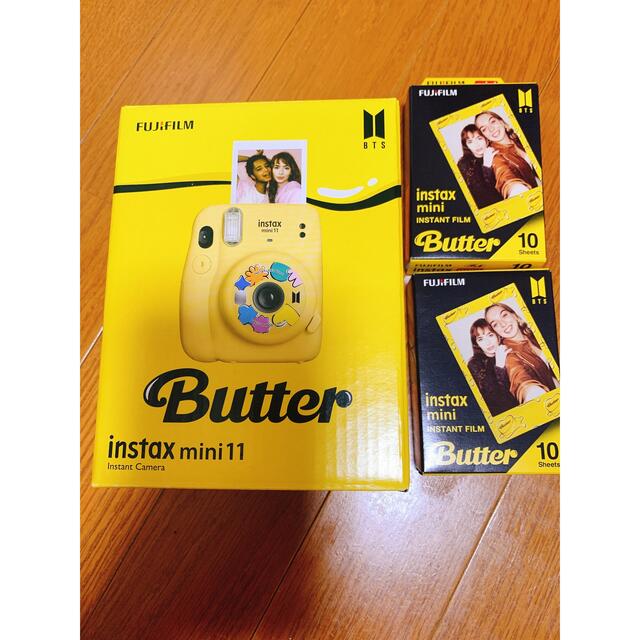 防弾少年団(BTS)(ボウダンショウネンダン)のBTS  チェキButter instax mini11＋フィルム2箱 スマホ/家電/カメラのカメラ(フィルムカメラ)の商品写真