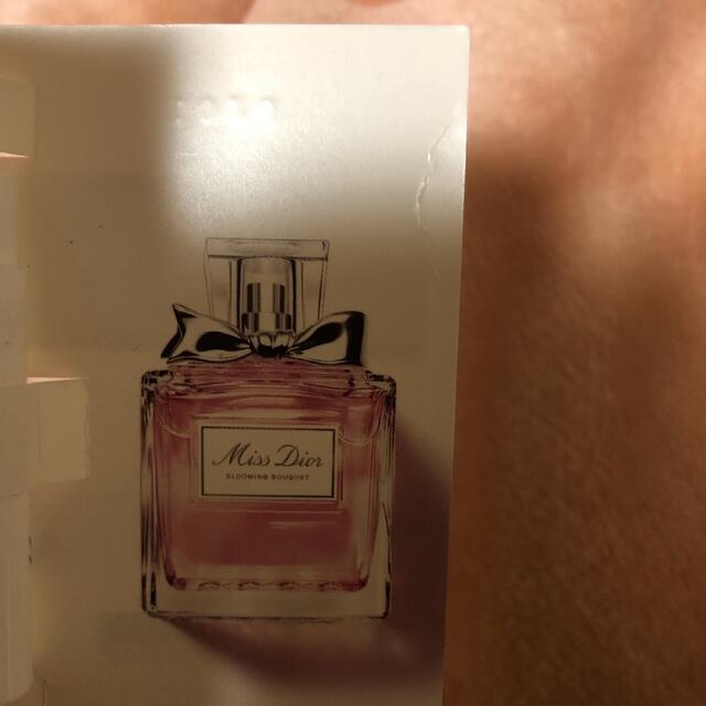 Christian Dior(クリスチャンディオール)のミスディオール　ブルーミングブーケ　1mlサンプル コスメ/美容の香水(香水(女性用))の商品写真