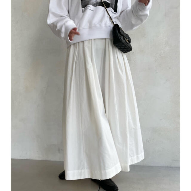 DouDou(ドゥドゥ)の【DouDou】麻混タックフレアスカート（ホワイト） レディースのスカート(ロングスカート)の商品写真