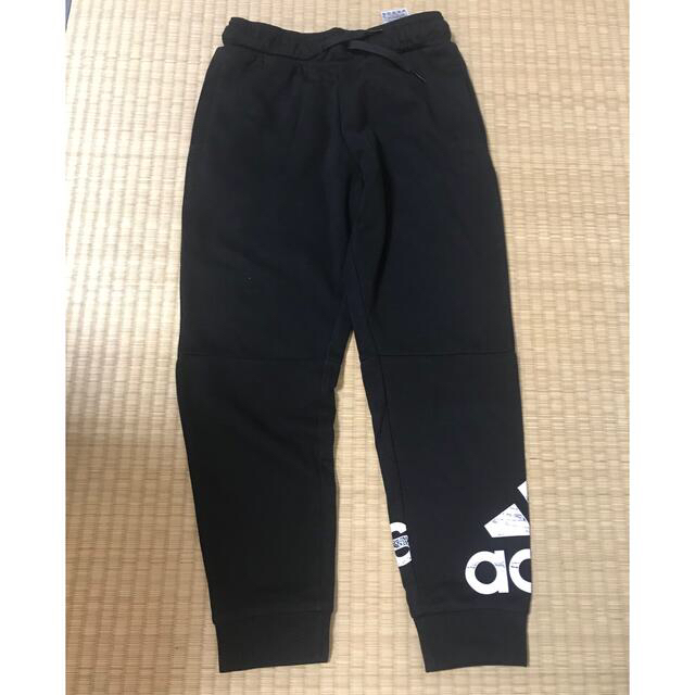 adidas(アディダス)の新品　アディダス　パンツ　130 キッズ/ベビー/マタニティのキッズ服男の子用(90cm~)(パンツ/スパッツ)の商品写真