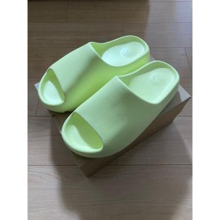 アディダス(adidas)のyeezy slide Glow Green 28.5(サンダル)