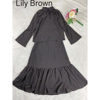 リリーブラウン(Lily Brown)の【未使用に近い】リリーブラウン セットアップ スカート ブラウス タイ フリー(セット/コーデ)