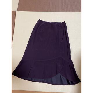 レストローズ(L'EST ROSE)のレストローズ  ラインの綺麗な紫スカート(ひざ丈スカート)