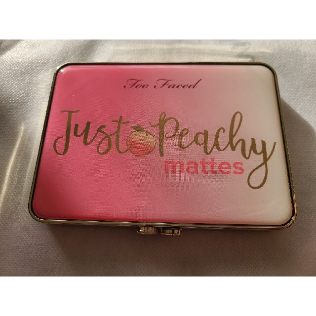 Too Faced(トゥフェイス)のトゥーフェイスド ジャスト ピーチィ ベルベット マット アイシャドウ パレット コスメ/美容のベースメイク/化粧品(アイシャドウ)の商品写真