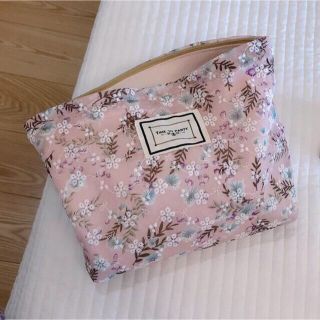 【新品未使用】花柄のフラットポーチ  ファスナーポーチ  お花刺繍レース(ポーチ)