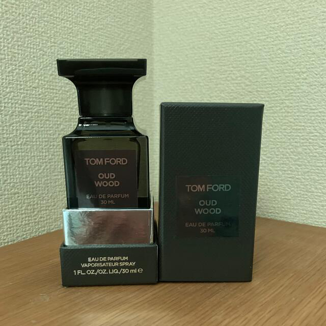 TOM FORD(トムフォード)のほぼ新品　トムフォード　ウードウッド　オードパルファム　30ml コスメ/美容の香水(ユニセックス)の商品写真