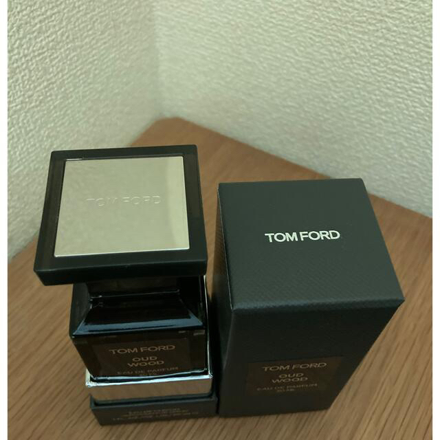 TOM FORD(トムフォード)のほぼ新品　トムフォード　ウードウッド　オードパルファム　30ml コスメ/美容の香水(ユニセックス)の商品写真