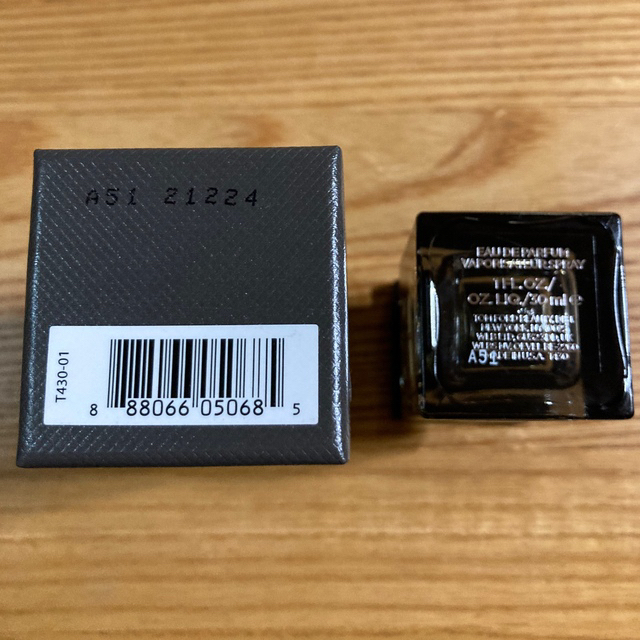 TOM FORD(トムフォード)のほぼ新品　トムフォード　ウードウッド　オードパルファム　30ml コスメ/美容の香水(ユニセックス)の商品写真