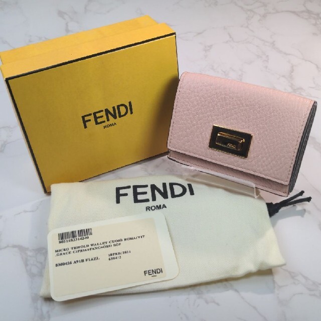 新素材新作 FENDI - FENDI ピーカブーマイクロ 三つ折り財布 財布