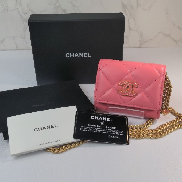 CHANEL(シャネル)のCHANEL　マトラッセ　ラム　チェーンコインケース レディースのバッグ(ショルダーバッグ)の商品写真