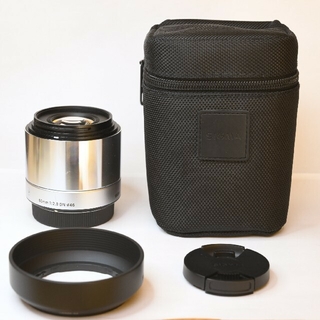 シグマ(SIGMA)のSIGMA Art 60mm F2.8 DN シルバー マイクロフォーサーズ用(レンズ(単焦点))