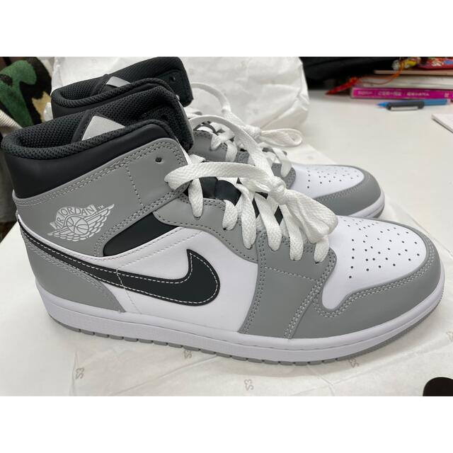 NIKE(ナイキ)の新品28 Nike Air Jordan 1 Mid "Grey-White メンズの靴/シューズ(スニーカー)の商品写真