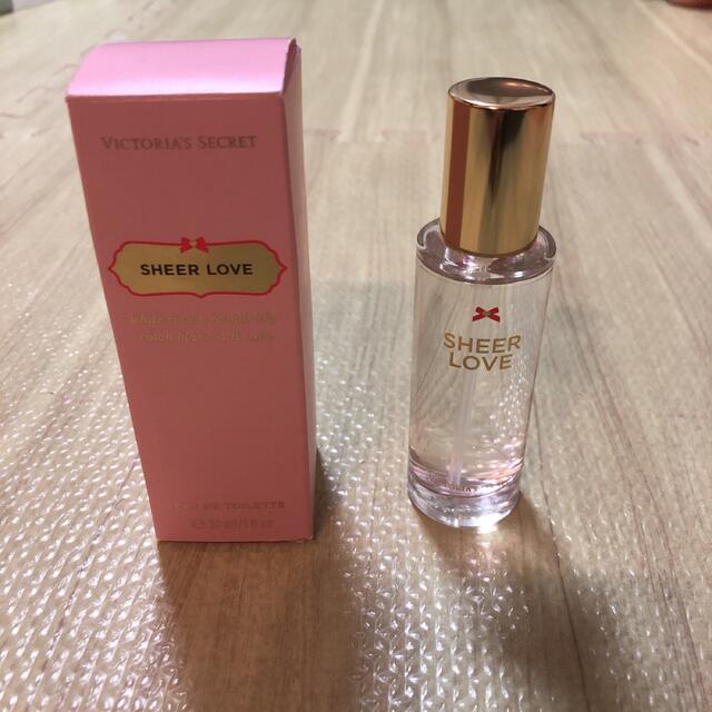 Victoria's Secret(ヴィクトリアズシークレット)のヴィクトリアシークレット sheer love 香水　30ml コスメ/美容の香水(香水(女性用))の商品写真