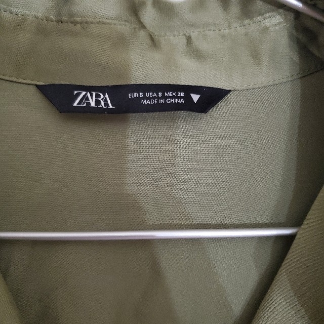 ZARA(ザラ)のZARAサテンオーバーサイズシャツ完売品 レディースのトップス(シャツ/ブラウス(長袖/七分))の商品写真