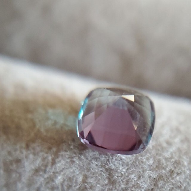 高品質!再結晶アレキサンドライト ルース 0.641ct | mawadgroup.com