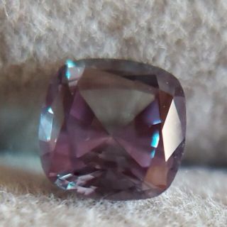 高品質！再結晶アレキサンドライト ルース 0.641ct(各種パーツ)