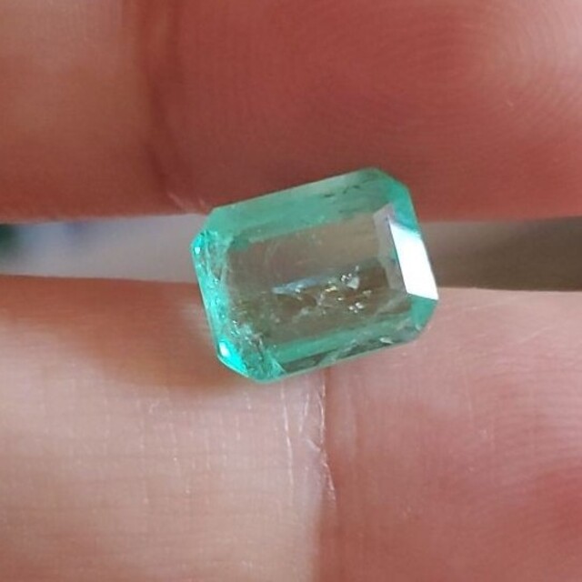 特大！天然蛍光エメラルドルース 2.361ct