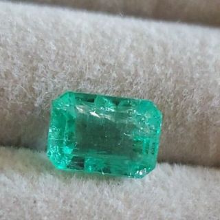 特大！天然蛍光エメラルド ルース 2.701ct