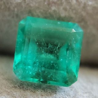 大粒上質天然蛍光エメラルド 1.245ct ルース(各種パーツ)