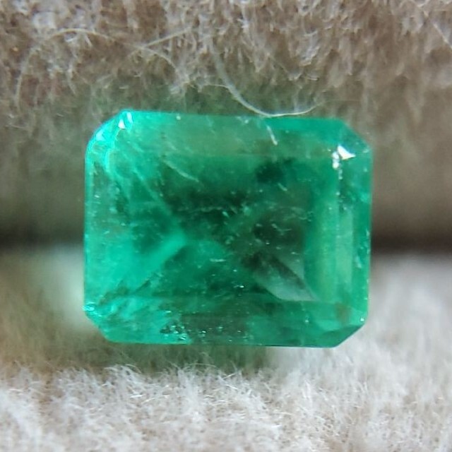 在庫あり/即出荷可】 高品質!天然エメラルド ルース 0.644ct 各種