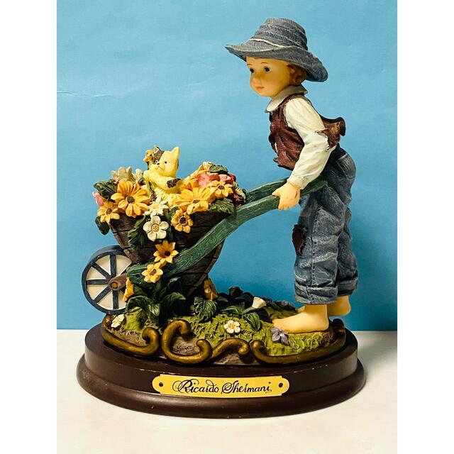 【 美品 】Ricardo Sheimani 木製台座付  花摘みと一輪車と少年