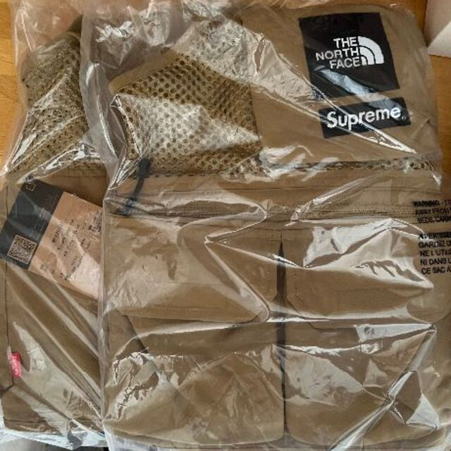 Supreme(シュプリーム)のSupreme The North Face Cargo Vest Gold L メンズのトップス(ベスト)の商品写真