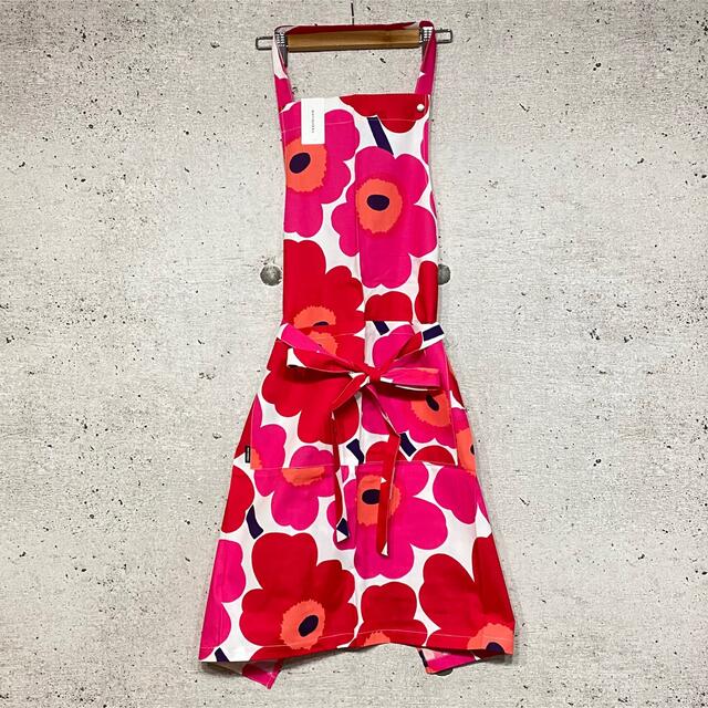 新品　marimekko マリメッコ　ピエニ　ウニッコ　エプロン　レッド赤　花柄