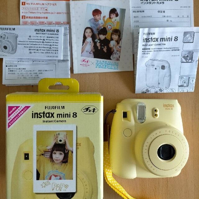 富士フイルム チェキ インスタックス ミニ 8 イエロー 純正ストラップ付(1台 スマホ/家電/カメラのカメラ(フィルムカメラ)の商品写真