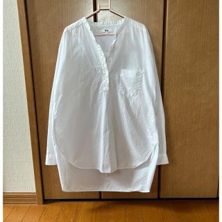 ユニクロ(UNIQLO)のUNIQLO 白シャツ　ノーカラー　コットン100% 着丈75㎝(シャツ/ブラウス(長袖/七分))