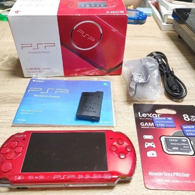 psp 3000 red 本体セット　メモリーカード新品付き　合計14GB