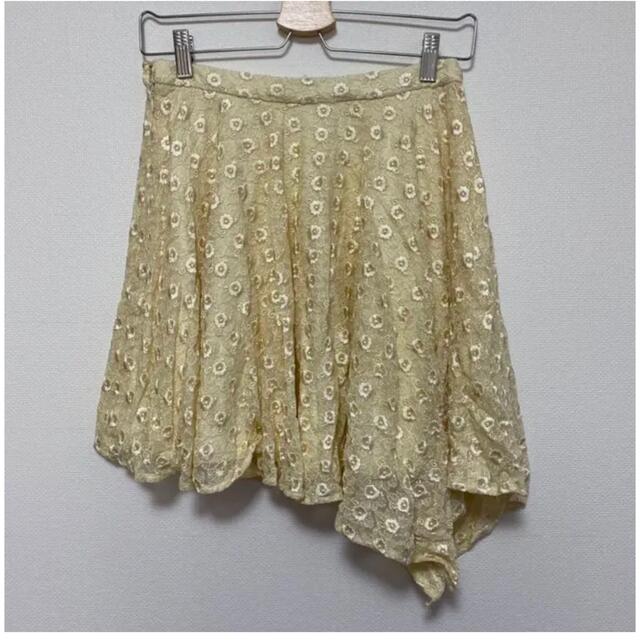 Lily Brown(リリーブラウン)のリリーブラウン アシメ レース スカート フラワー 刺繍 アイボリー レディースのスカート(ミニスカート)の商品写真