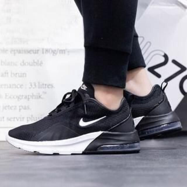 NIKE(ナイキ)の22.5cm 他のサイズも相談可　AIR MAX MOTION 2 レディースの靴/シューズ(スニーカー)の商品写真