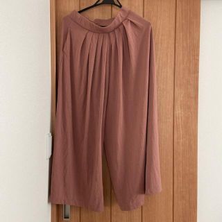 ユニクロ(UNIQLO)のユニクロ　タックフレアスカンツ　L(カジュアルパンツ)