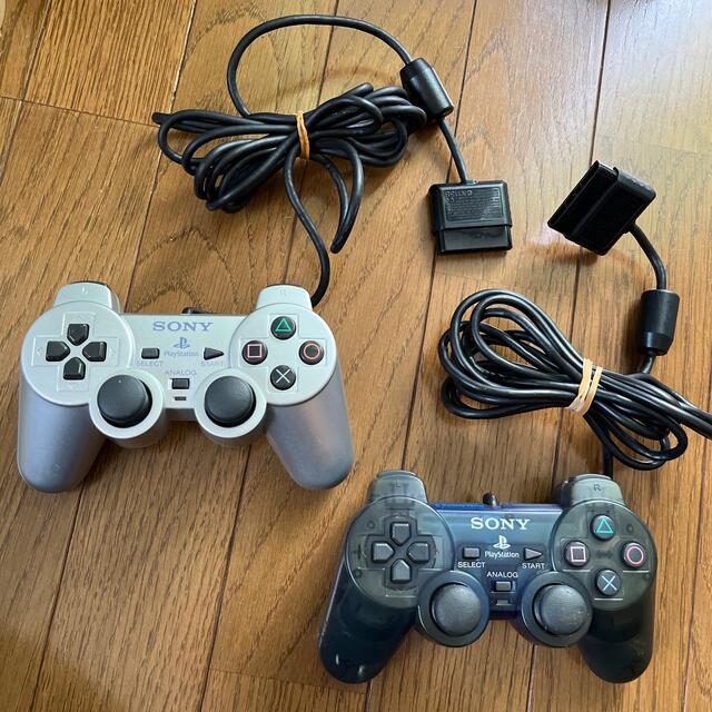 PlayStation2(プレイステーション2)のPS2 純正 コントローラー　DUALSHOCK 2 銀　ブルー　2個セット エンタメ/ホビーのゲームソフト/ゲーム機本体(家庭用ゲーム機本体)の商品写真