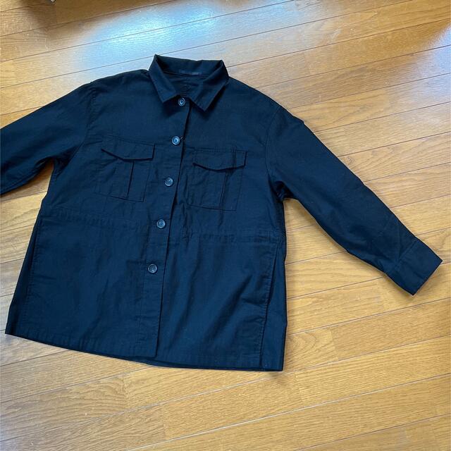 UNIQLO(ユニクロ)の新品タグ付き　UNIQLO リネンコットンシャツジャケット　着丈71㎝　黒 レディースのジャケット/アウター(その他)の商品写真