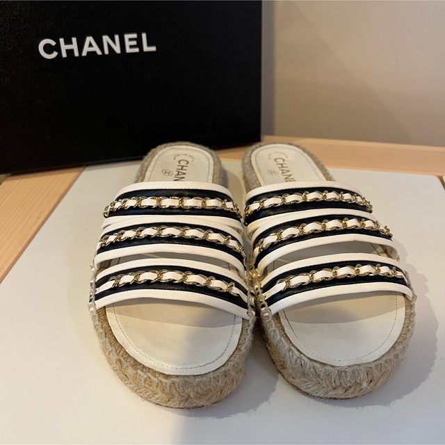 CHANELチェーンサンダル　シルバー