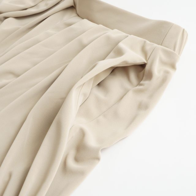 UNIQLO(ユニクロ)の新品 ユニクロ クレープジャージースカートパンツ（丈標準47～49cm） レディースのスカート(ロングスカート)の商品写真