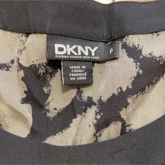 DKNY(ダナキャランニューヨーク)のDKNY ノースリーブブラウス レディースのトップス(シャツ/ブラウス(半袖/袖なし))の商品写真