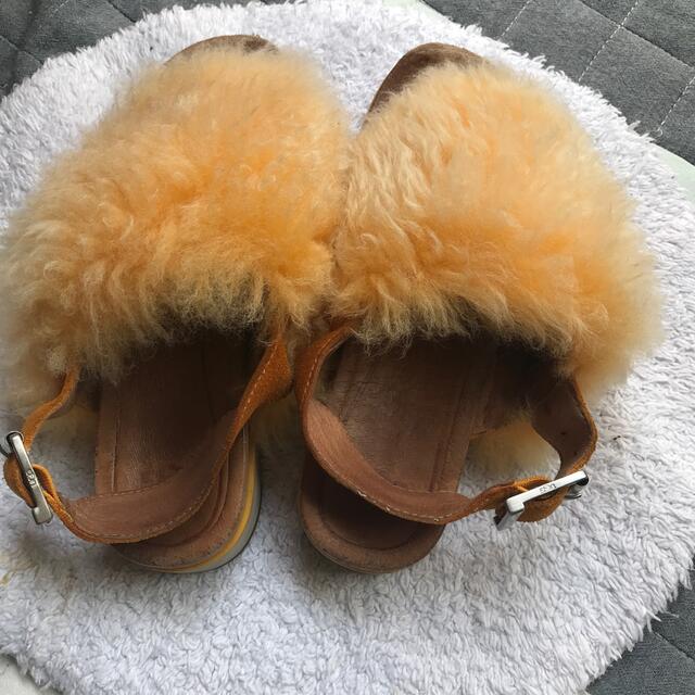 UGG★正規品★子供サンダル　22.5センチ キッズ/ベビー/マタニティのキッズ靴/シューズ(15cm~)(サンダル)の商品写真