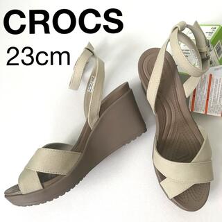 クロックス(crocs)の【新品・CROCS】 クロックス　ウエッジソール　サンダル　23cm(サンダル)