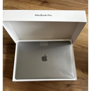 アップル(Apple)の【美品】Apple MacBook Pro Space Gray(ノートPC)