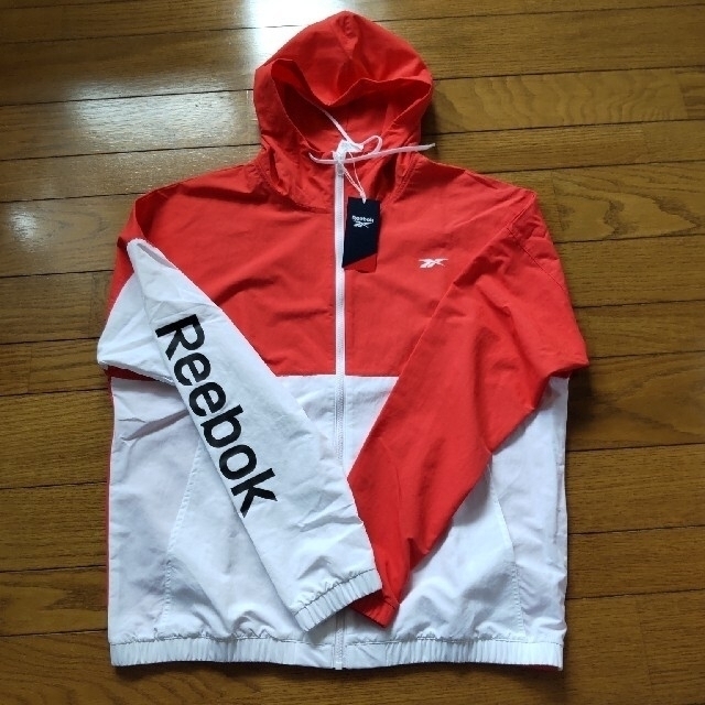 Reebok(リーボック)のReebok　ナイロン　ジャケット　サーモンレッド レディースのジャケット/アウター(ナイロンジャケット)の商品写真