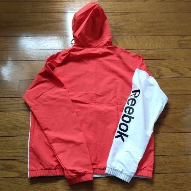 Reebok(リーボック)のReebok　ナイロン　ジャケット　サーモンレッド レディースのジャケット/アウター(ナイロンジャケット)の商品写真